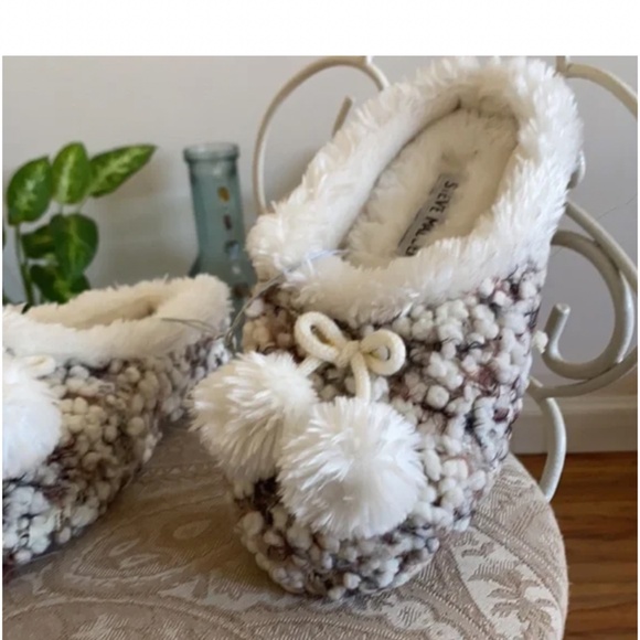 🪞 NEW Steve Madden fuzzy pebbled front pom pom women’s loafer slippers in multi - Picture 3 of 4